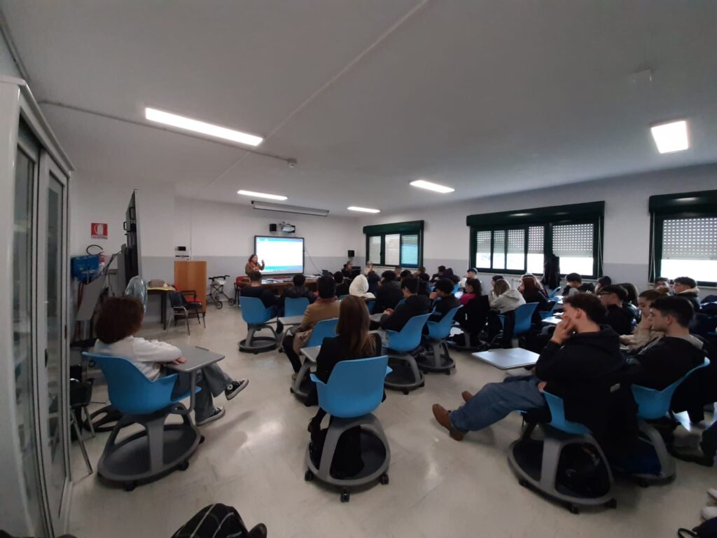 gli studenti e le studentesse durante l'incontro con gli esperti